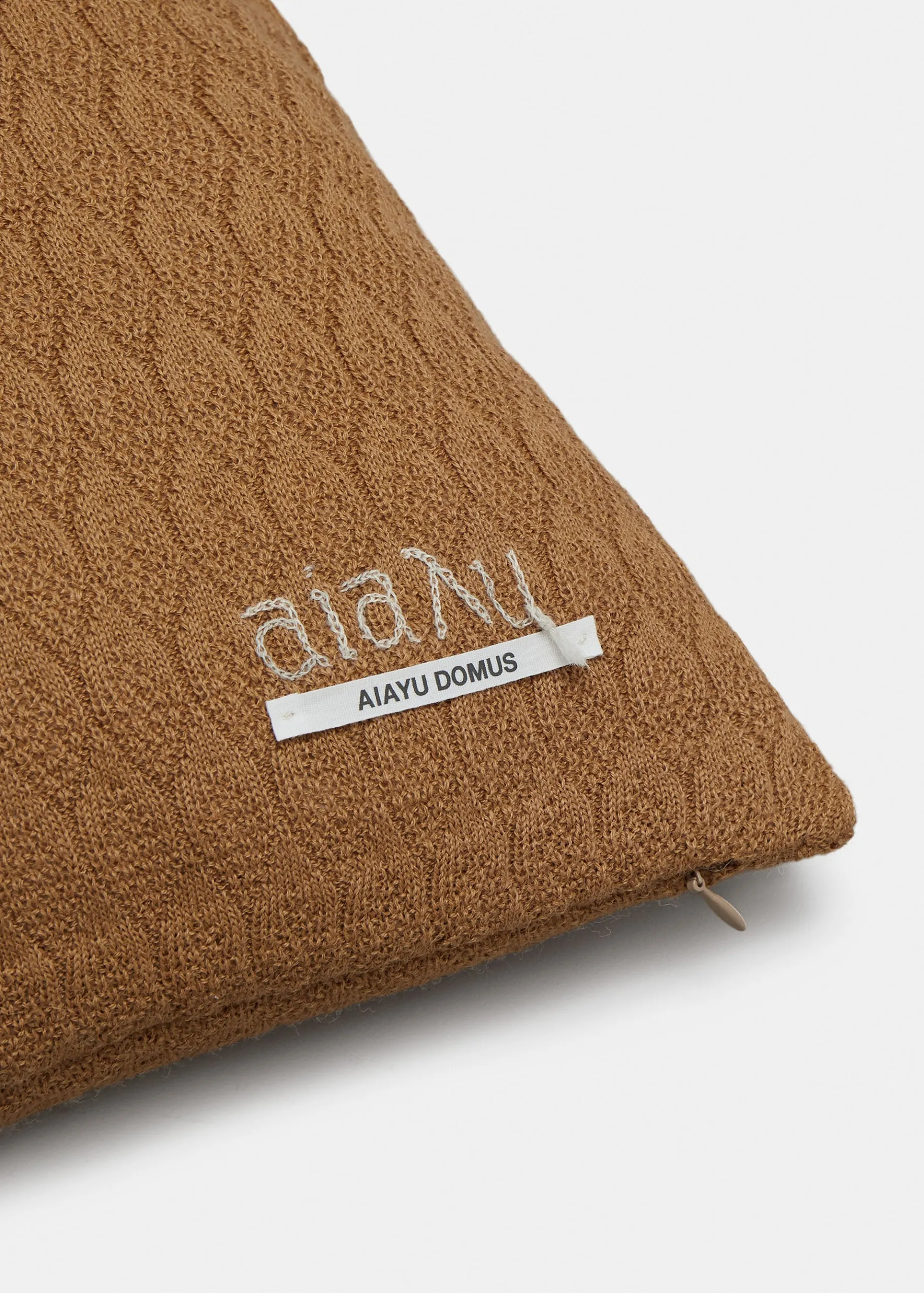 aiayu Puder*Raul llama wool pillow - 50x50
